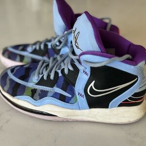 Boys Nike Kyrie Basketball Shoes Size 6Y